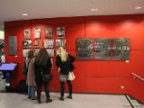 Links "Besucher am Morgen von Hanjo Biehs, Mitte die Kaugummiautomaten von Angelika Stück, Rechts eine Panoramaansicht einer Maschinenhalle